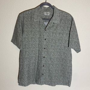 L.L.Bean Men's casual button front shirt, olive pattern, size medium